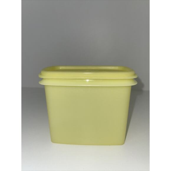 Vintage 4.5" Tall TUPPERWARE SPACE SAVER Storage Container Canister 1243-10 - Picture 4 of 9